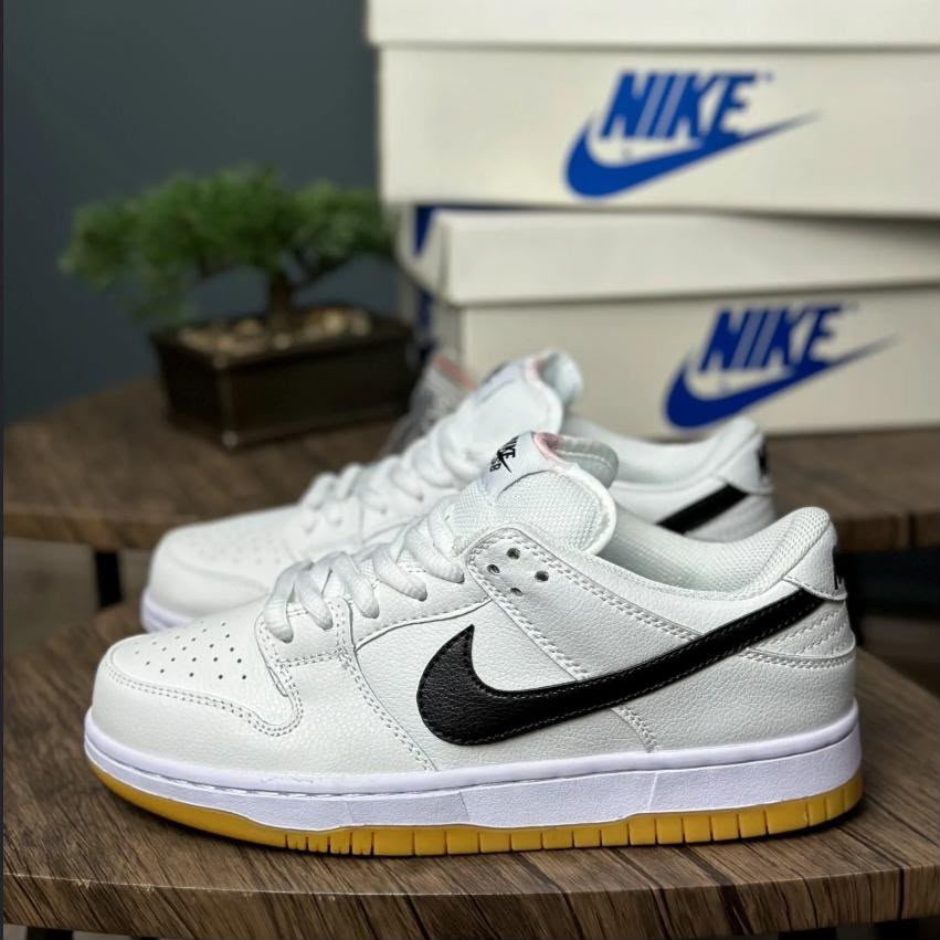 Nike Dunk Low (blancas, negras, amarilla/gum)